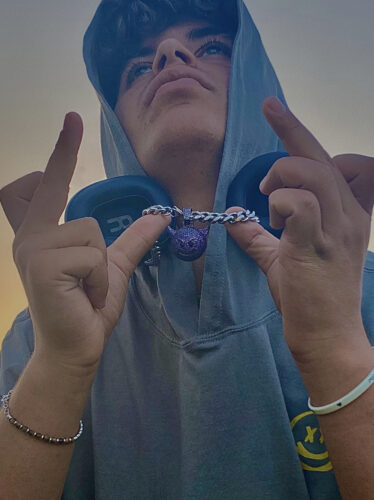 תליון אימוג'י שטן סגול photo review